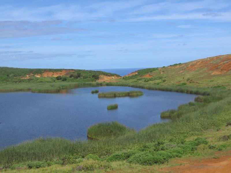 crater lake Rano Raraku